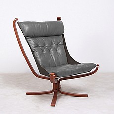 Show product details for Sigurd Ressell Style: Falcon Chair with Wood Frame - Cloud Gray Leather - Black Canvas